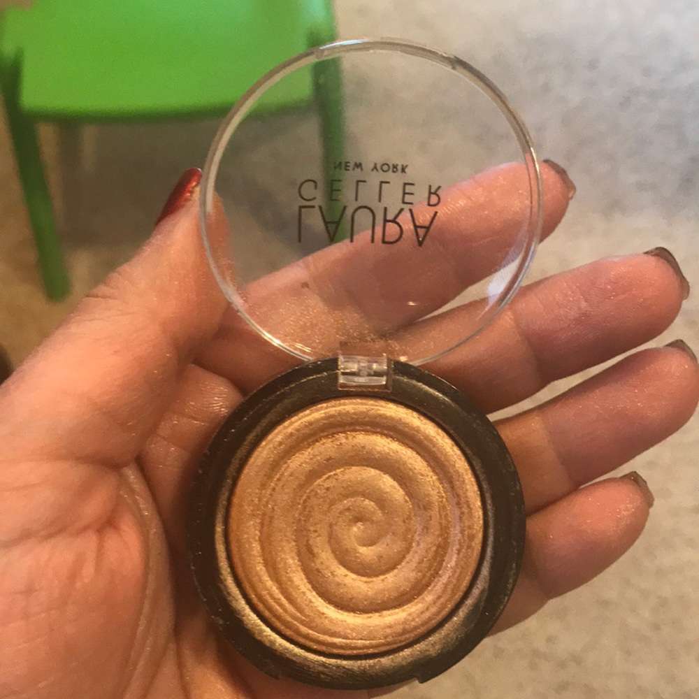 Laura Geller highlighter